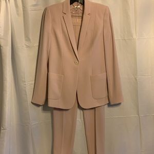 Elie Tahari light pink pantsuit. Jacket is lined. Size 4.